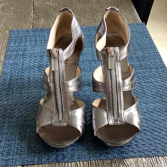 Michael Kors sandals - Picture 1 of 7
